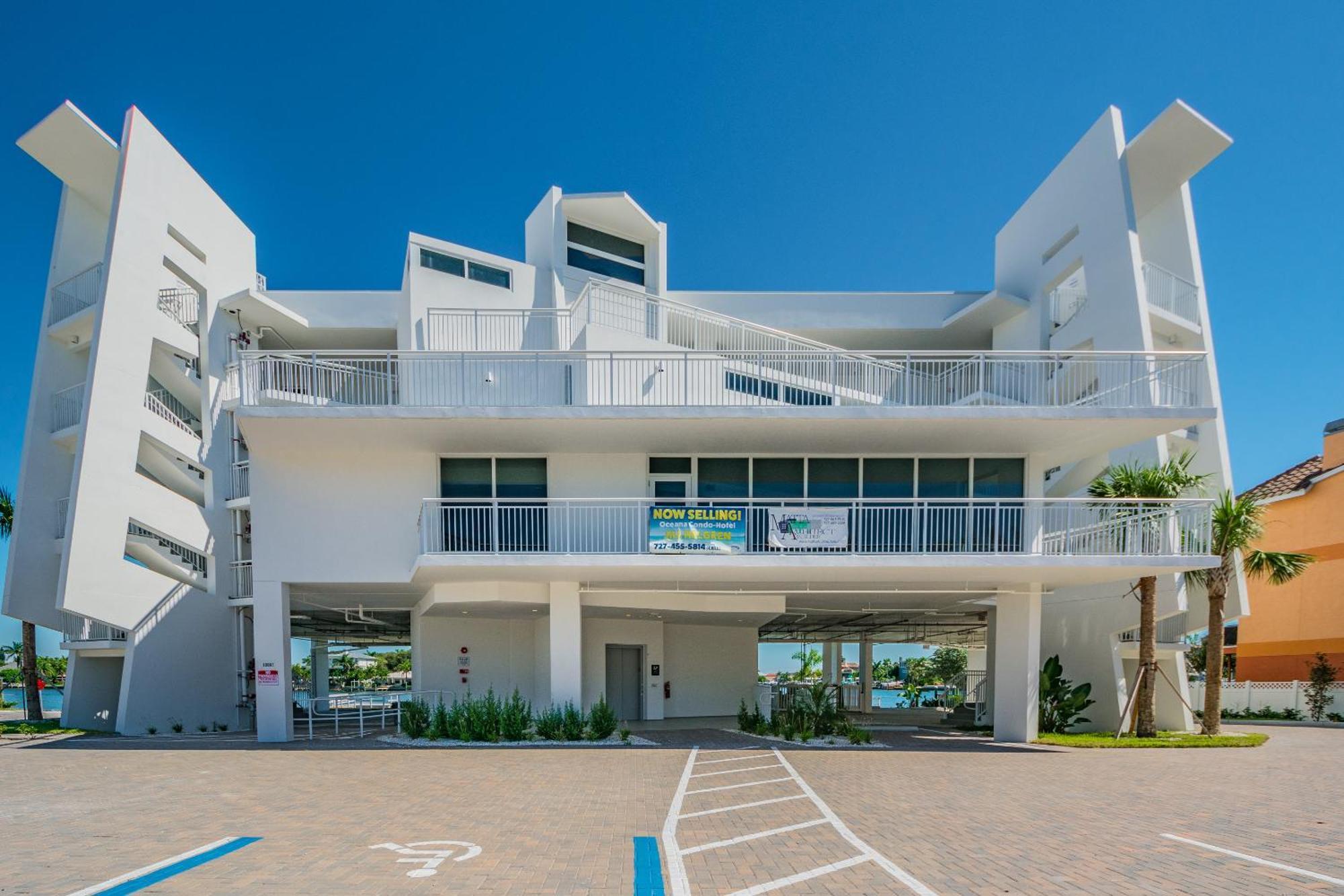 Provident Oceana Beachfront Suites St. Pete Beach Buitenkant foto